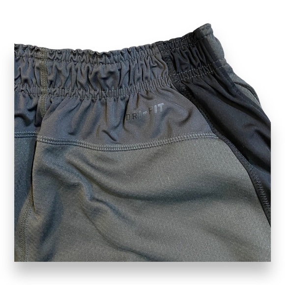 NIKE Dri-Fit Athletic Workout Activewear Basketball Shorts - Picture 3 of 7